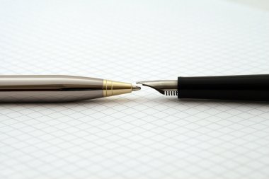 Füller und Kugelschreiber