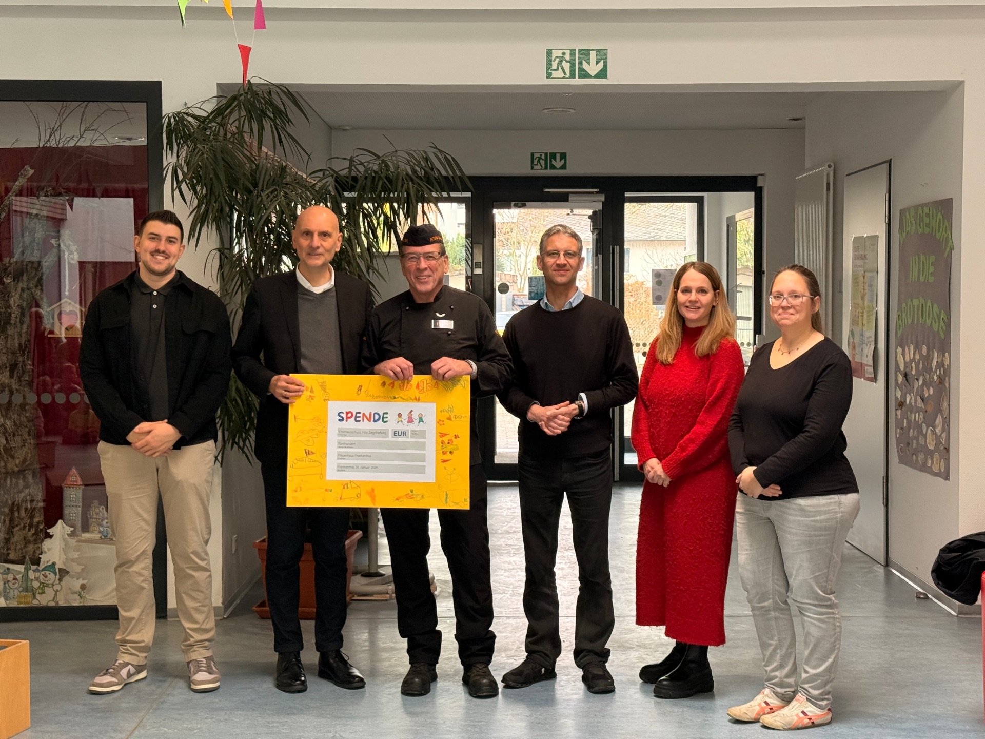 Übergabe einer Spende