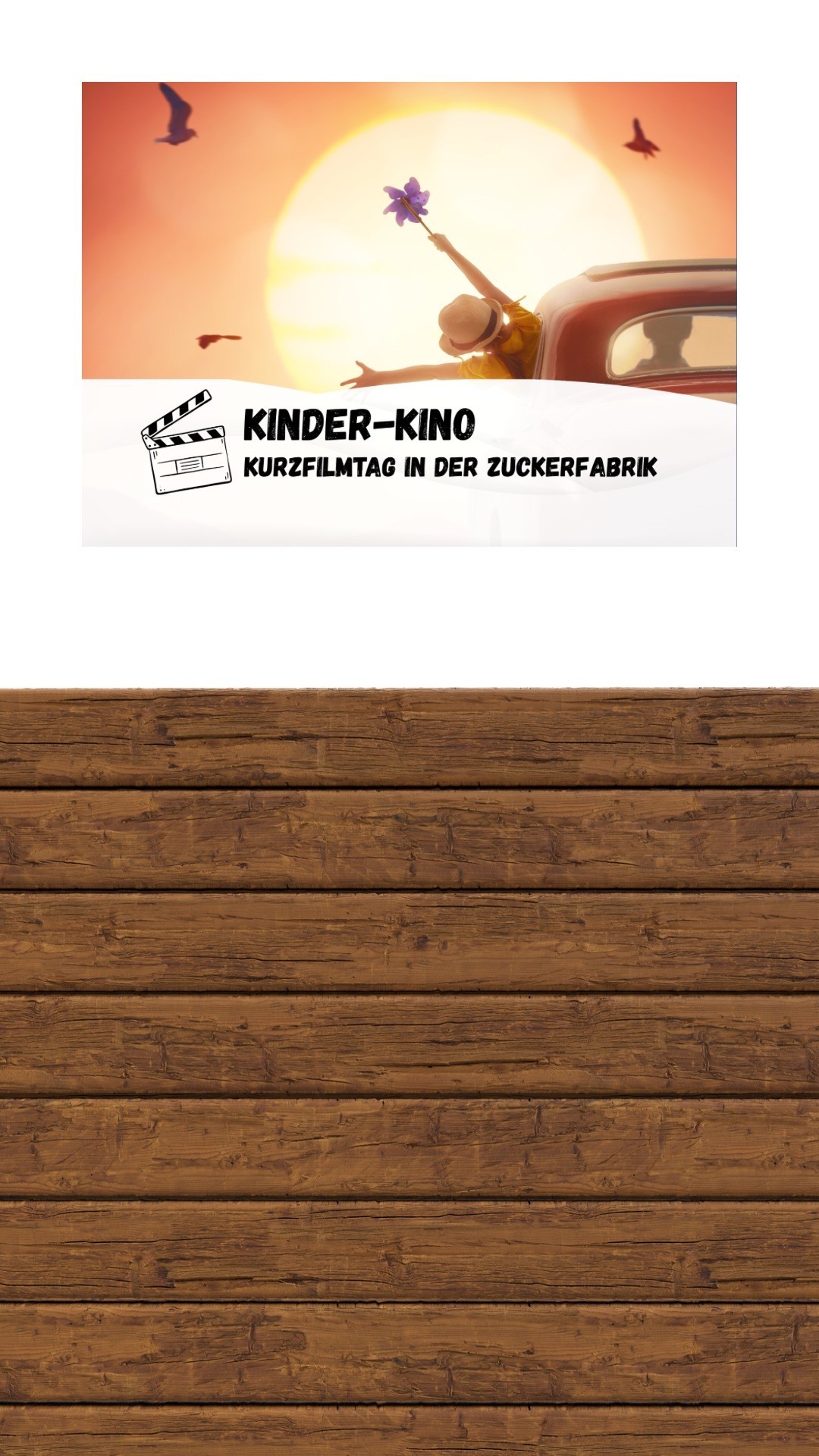 KinderKino Bild von Sonnenuntergang und einem fahrenden Auto, eine Person streckt den Kopf aus dem Fenster raus