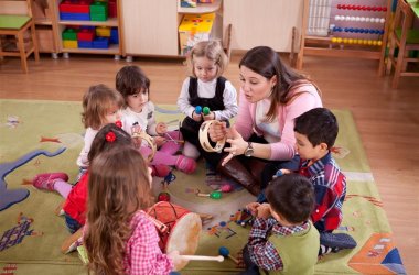 Kindergruppe im Sitzkreis