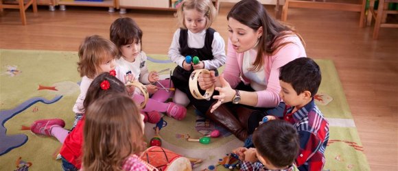 Kindergruppe im Sitzkreis