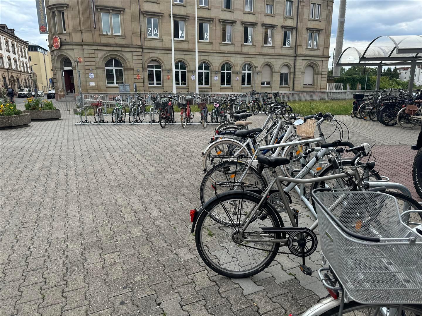 Bahnhof Fahrradständer