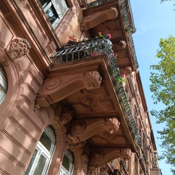 Balkon von Altbau Wohnhaus