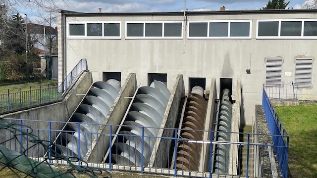 Abwasserpumpe bei der Stadtsporthalle
