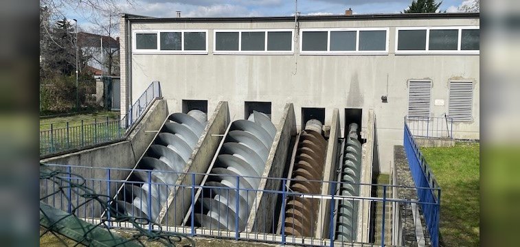 Abwasserpumpe bei der Stadtsporthalle