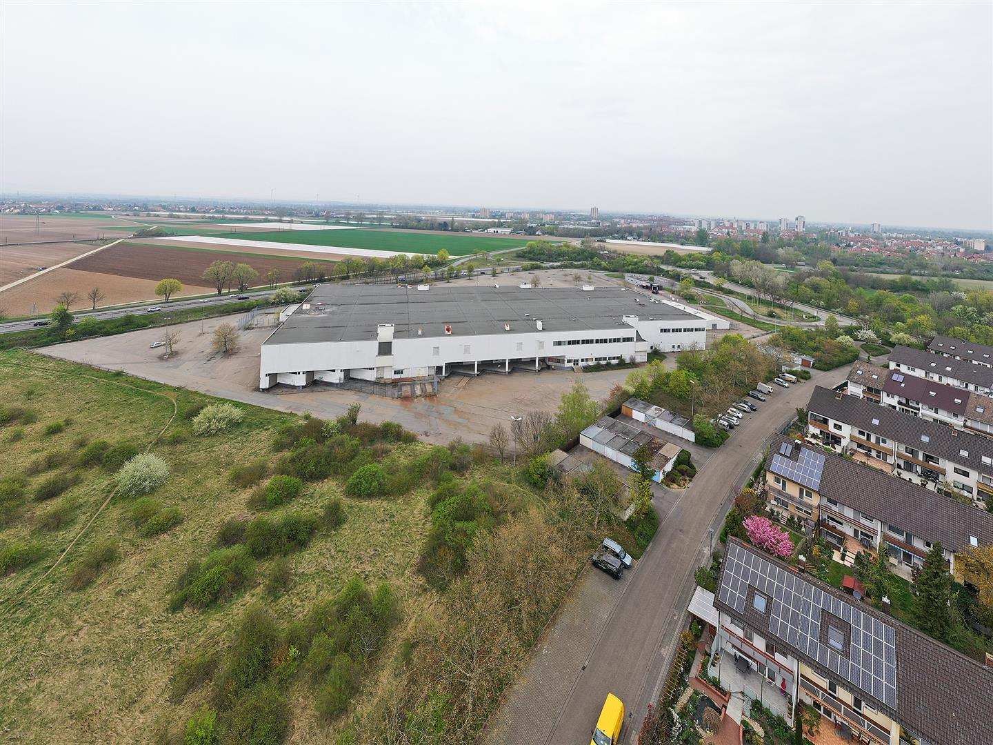 Geländer mit Großmarkt von oben