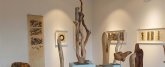 Ausstellung mehrerer Skulpturen
