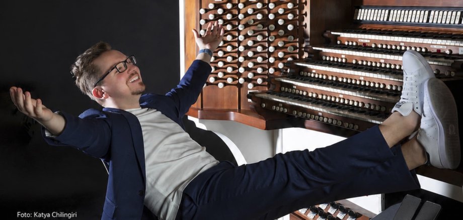 Felix Hell Organist an der Orgel