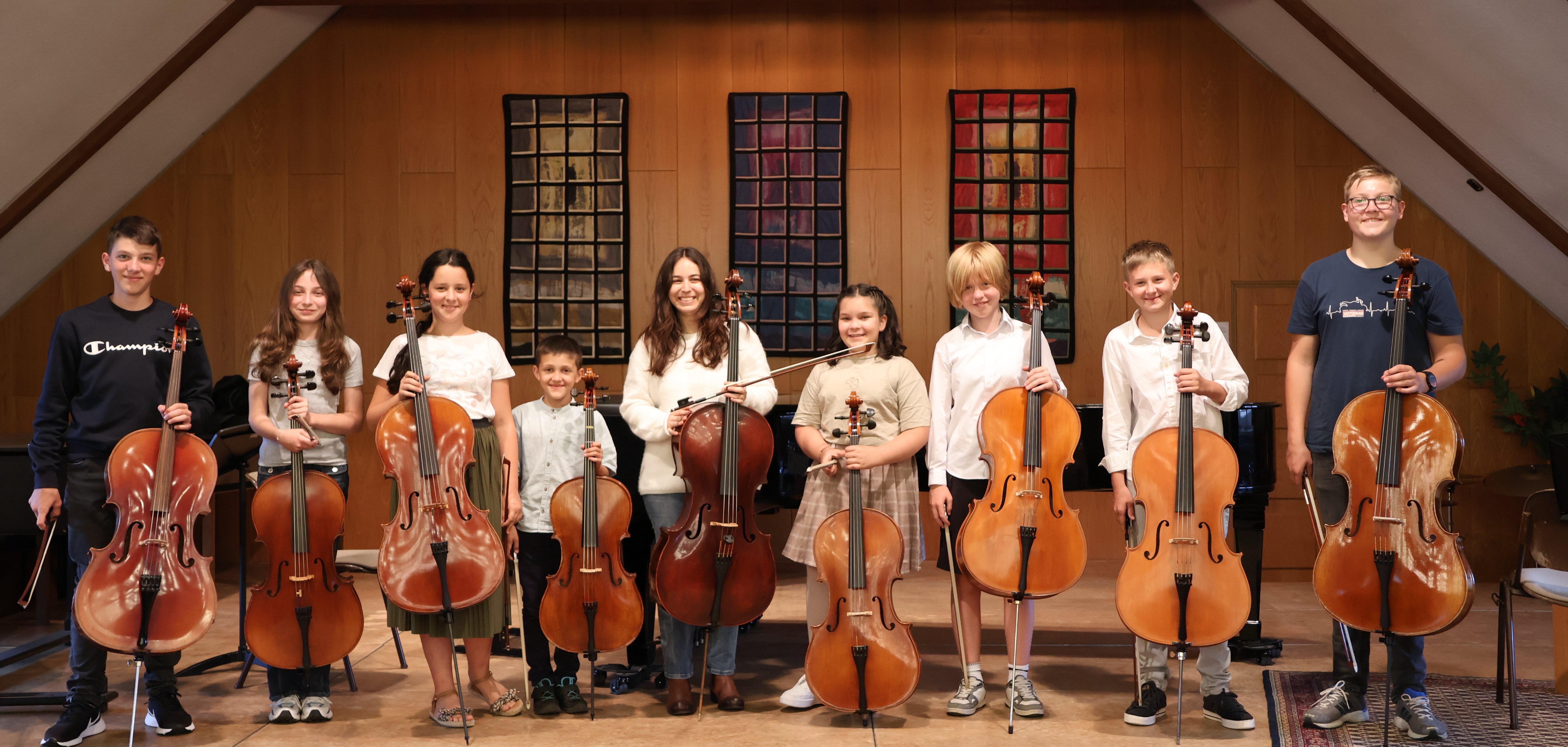 Kinder der Celloklasse Alvira Torrente