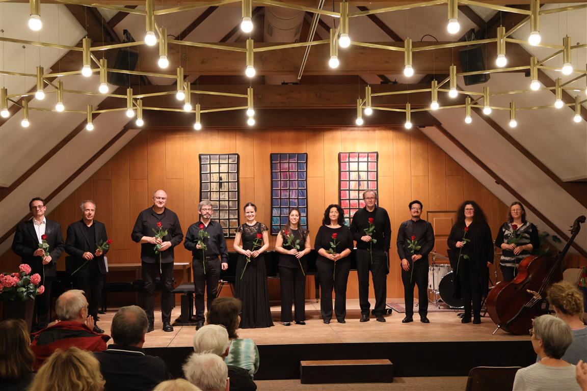 Lehrkräfte der Musikschule auf der Bühne