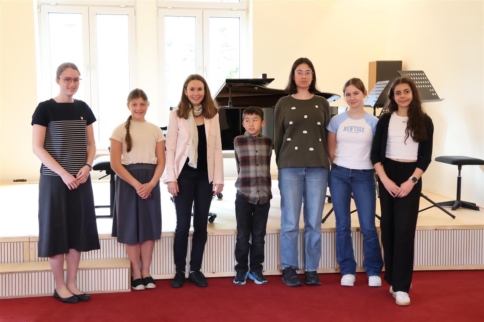 Teilnehmer Meisterkurs Klavier Gruppe junger Pianisten