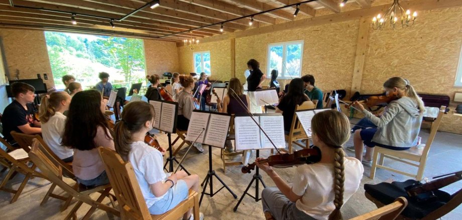 Schüler bei Orchesterprobe