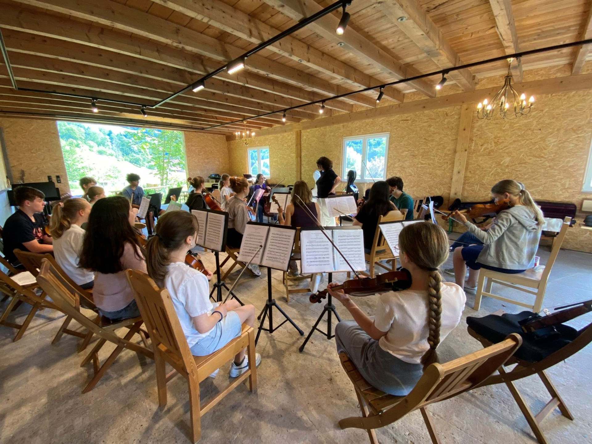 Schüler bei Orchesterprobe