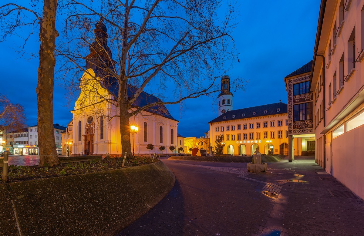 Rathaus Frankenthal bei Nacht