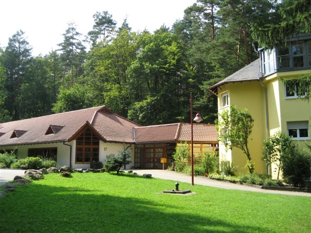 Gebäude im Grünen