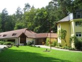 Gebäude im Grünen