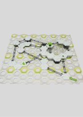 Gravitrax-Kugelbahn vor hellem Hintergrund