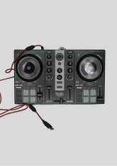 DJ-Controller DJ-Controller vor hellem Hintergrund