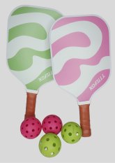 Pickleball-Set vor hellem Hintergrund