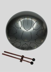 Stahlzungentrommel vor hellem Hintergrund