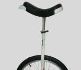 Einrad vor hellem Hintergrund