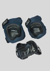 Protektoren-Set vor hellem Hintergrund