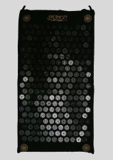 Akupressurmatte vor hellem Hintergrund