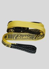 Slackline vor hellem Hintergrund