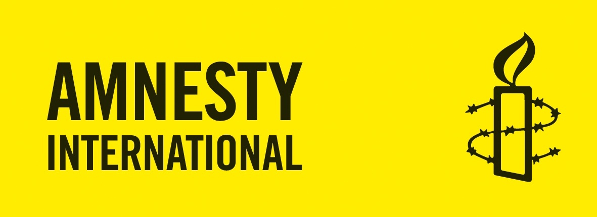 "Schreib für die Freiheit" - Amnesty Briefmarathon Gelber Hintergrund mit schwarzer Schrift und den Worten Amnesty International. Rechts auf dem Logo befindet sich eine schwarze Kerze, die mit Stacheldraht umwickelt ist.