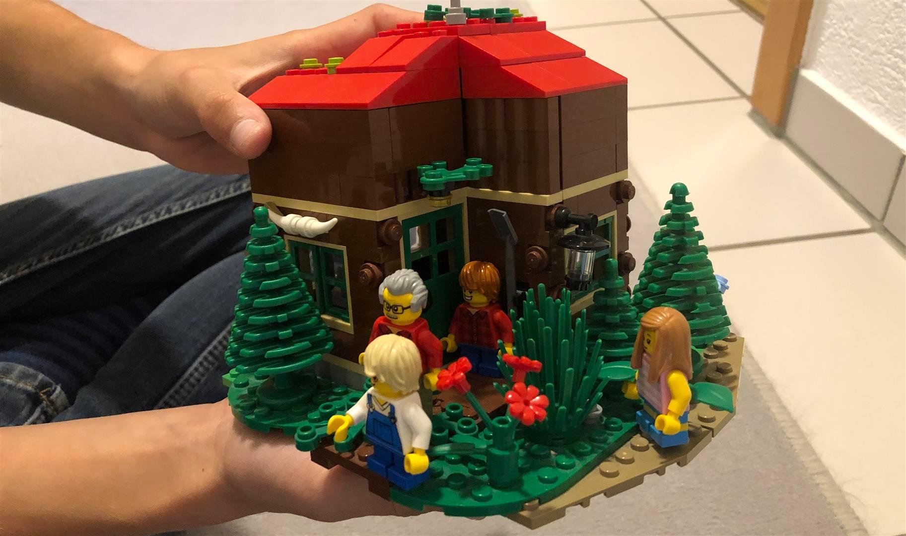 Ein Kind hat Freddys Haus aus dem Buch „Forschungsgruppe Erbsensuppe“ mit Legosteinen nachgebaut. 