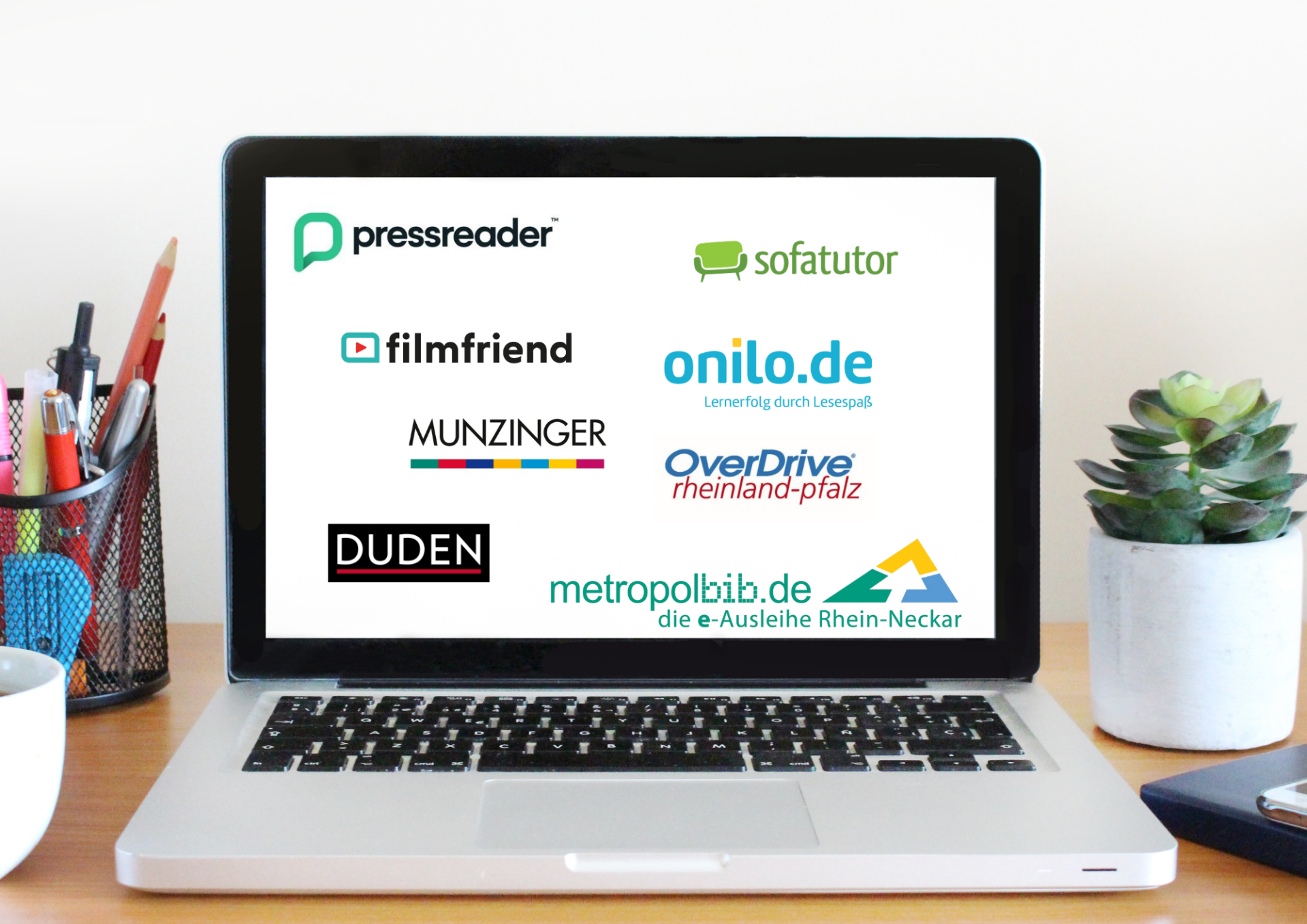 Es ist ein Laptop mit den verschiedenen Logos der digitalen Angebote: Pressreader, filmfriend, Munzinger, Duden, Sofatutor, onilo.de, OverDrive und Metropolbib.de zu sehen.