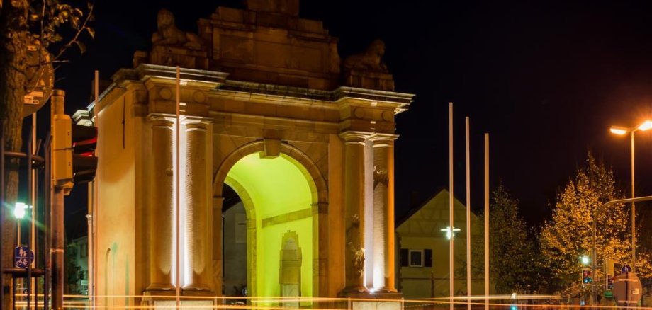 Speyrer Tor, beleuchtet, bei Nacht 