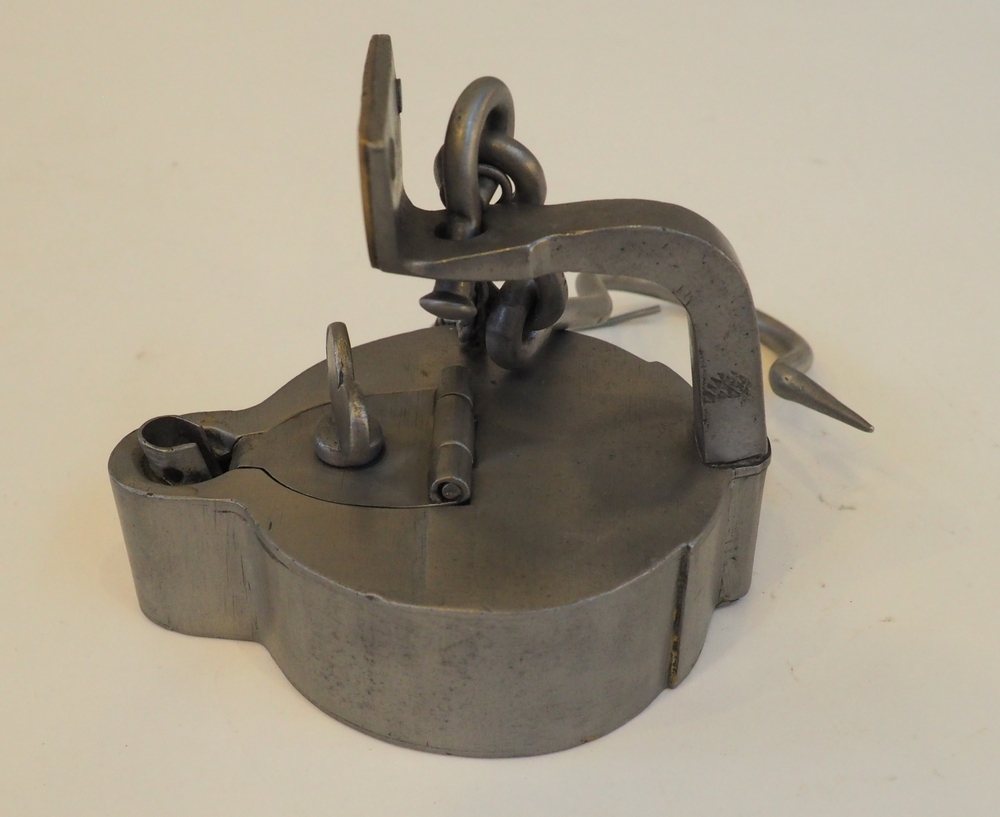 Das Objekt des Monats Juli 2022: Eine Öllampe, als Grubenlampe verwendet (zweite Ansicht)