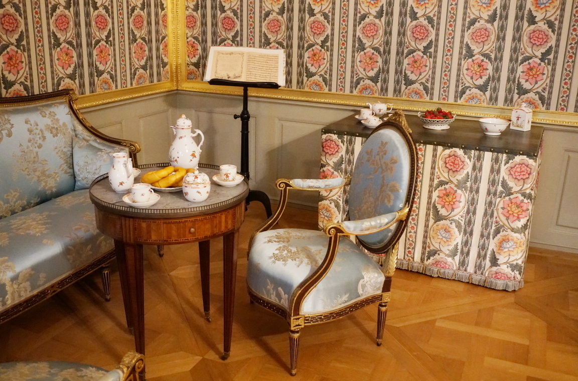 Ausstellung „Weisses Gold aus Frankenthal“ im Schloss Schwetzingen Blick in die Ausstellung „Weisses Gold aus Frankenthal“ im Schloss Schwetzingen 1