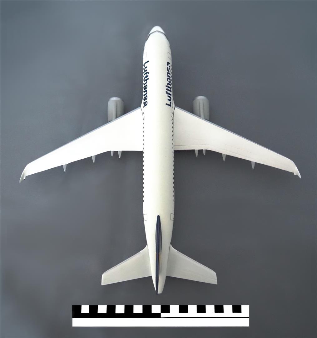 Airbus A 319 mit Maßstab Airbus A 319 mit Maßstab