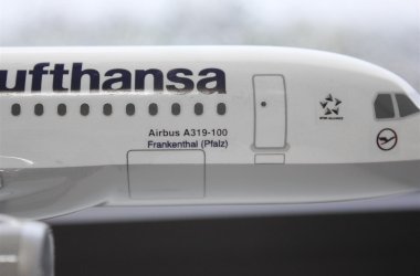 Airbus A319-100 mit Schriftzug