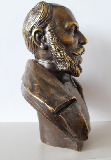 Objekt des Monats Februar 2026: Kleine Bronzebüste Kaiser Wilhelms I, Inv.Nr. 002.370 Seitenansicht rechts