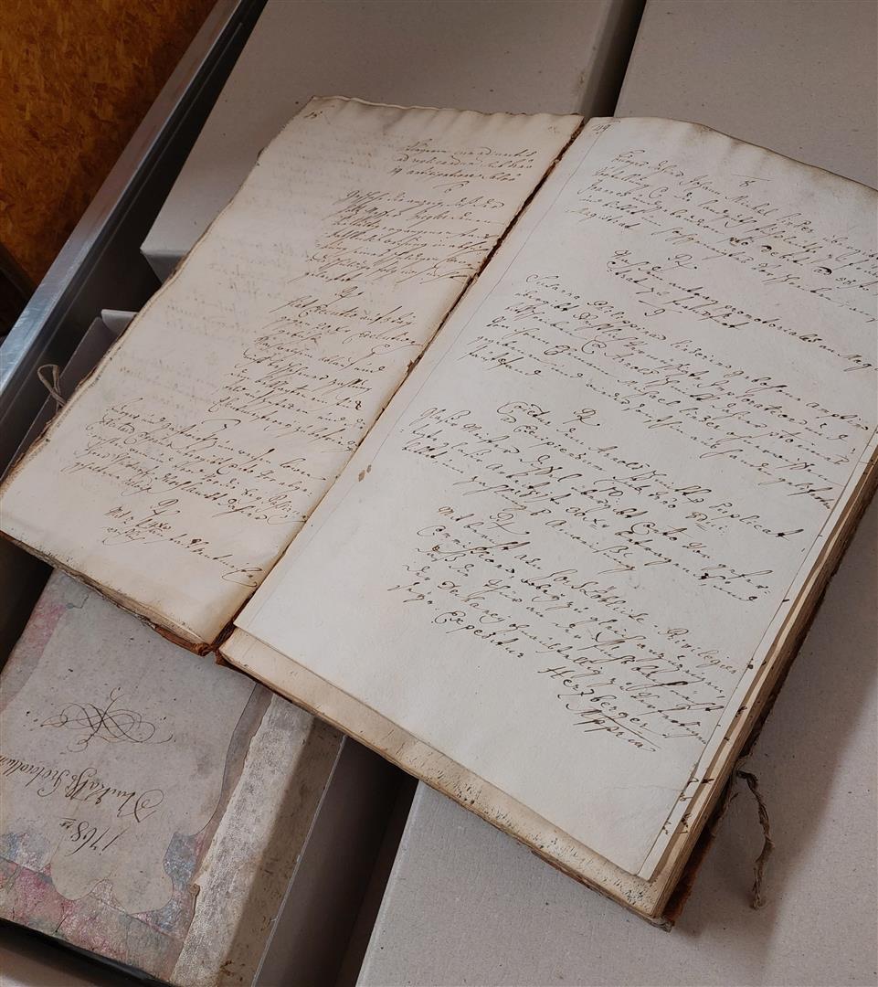 Historische Ratsprotokolle im Stadtarchiv