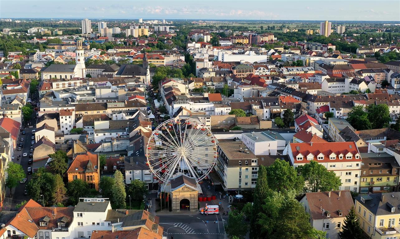 Strohhutfest mit Riesenrad, Blick von oben