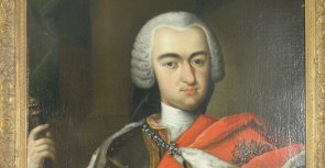 Herr in Rüstung mit Mantel