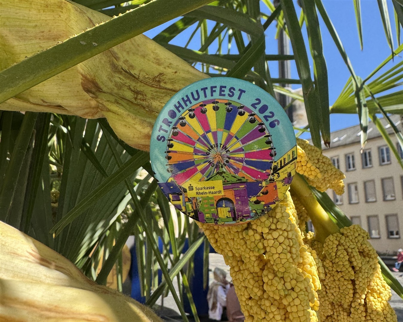 Strohhutfestbutton 2026