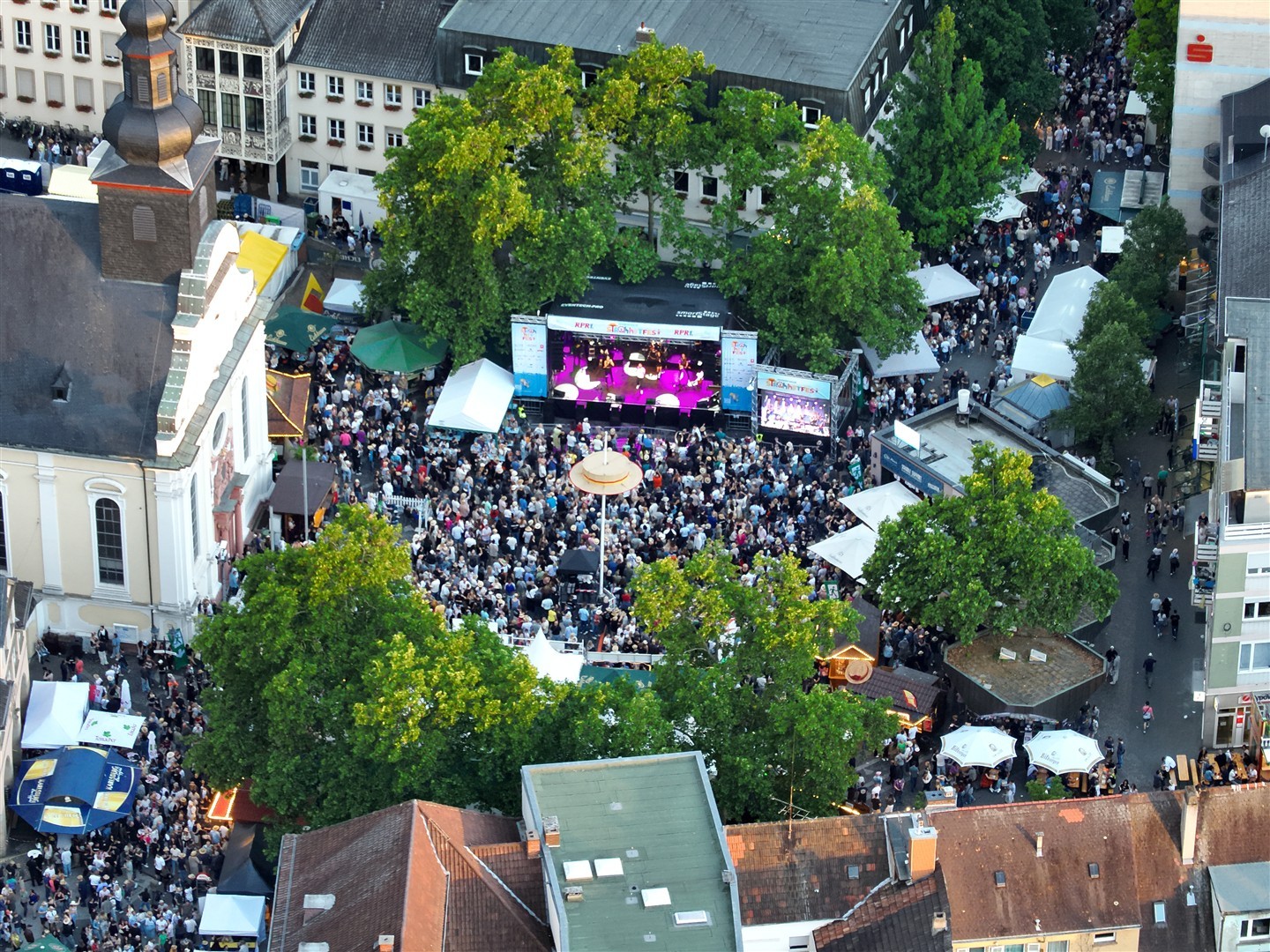 Strohhutfest von oben