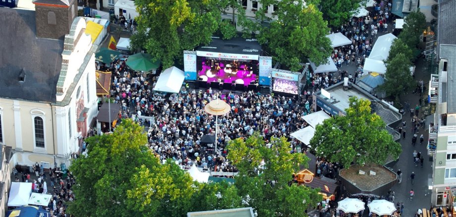 Strohhutfest von oben