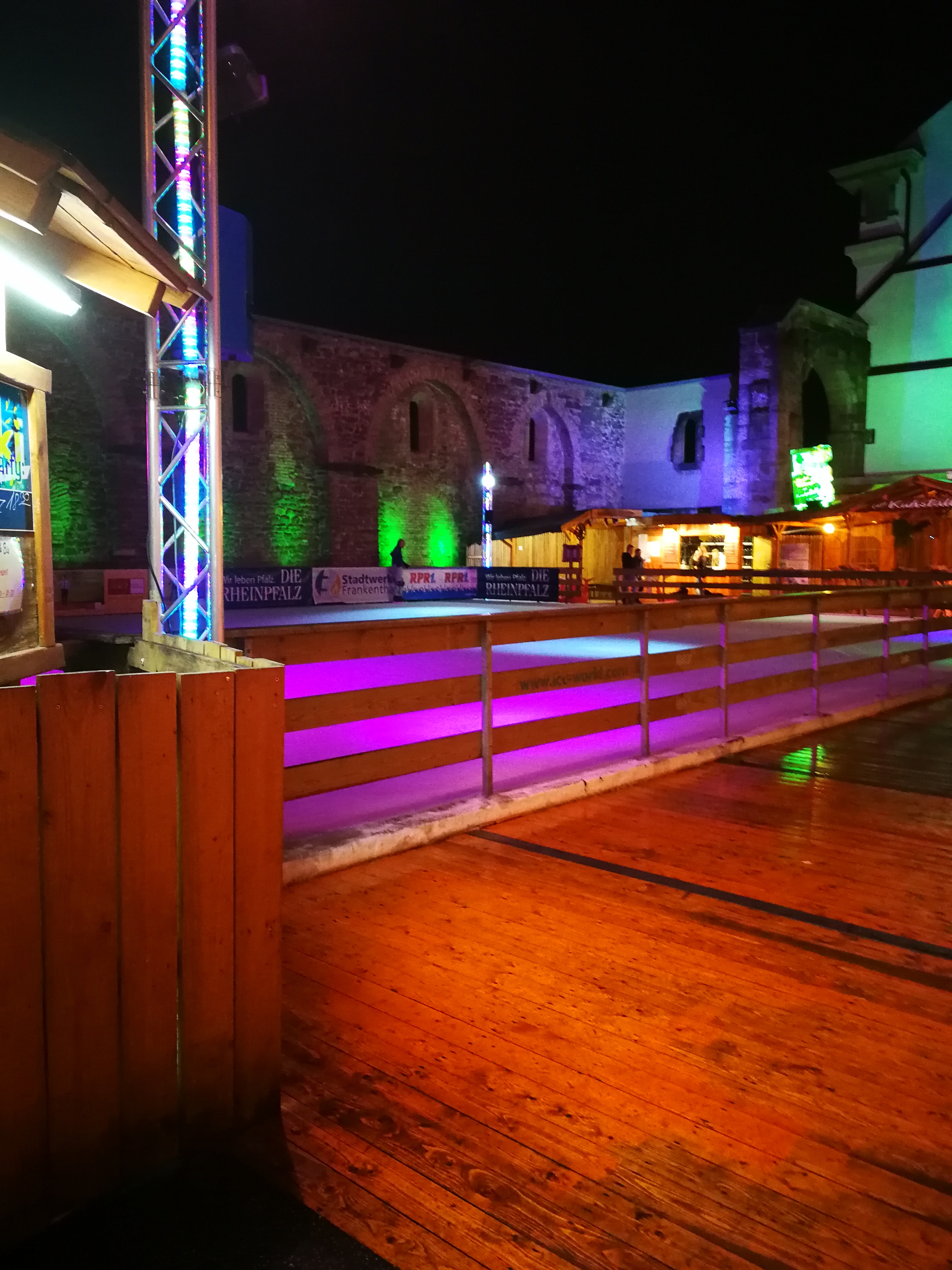 Eisbahn in der Erkenbertruine FT 