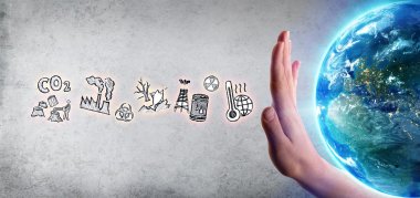 Hand schützt Erde