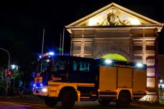 Wormser Tor bei Nacht, Einsatzfahrzeuge mit Blaulicht