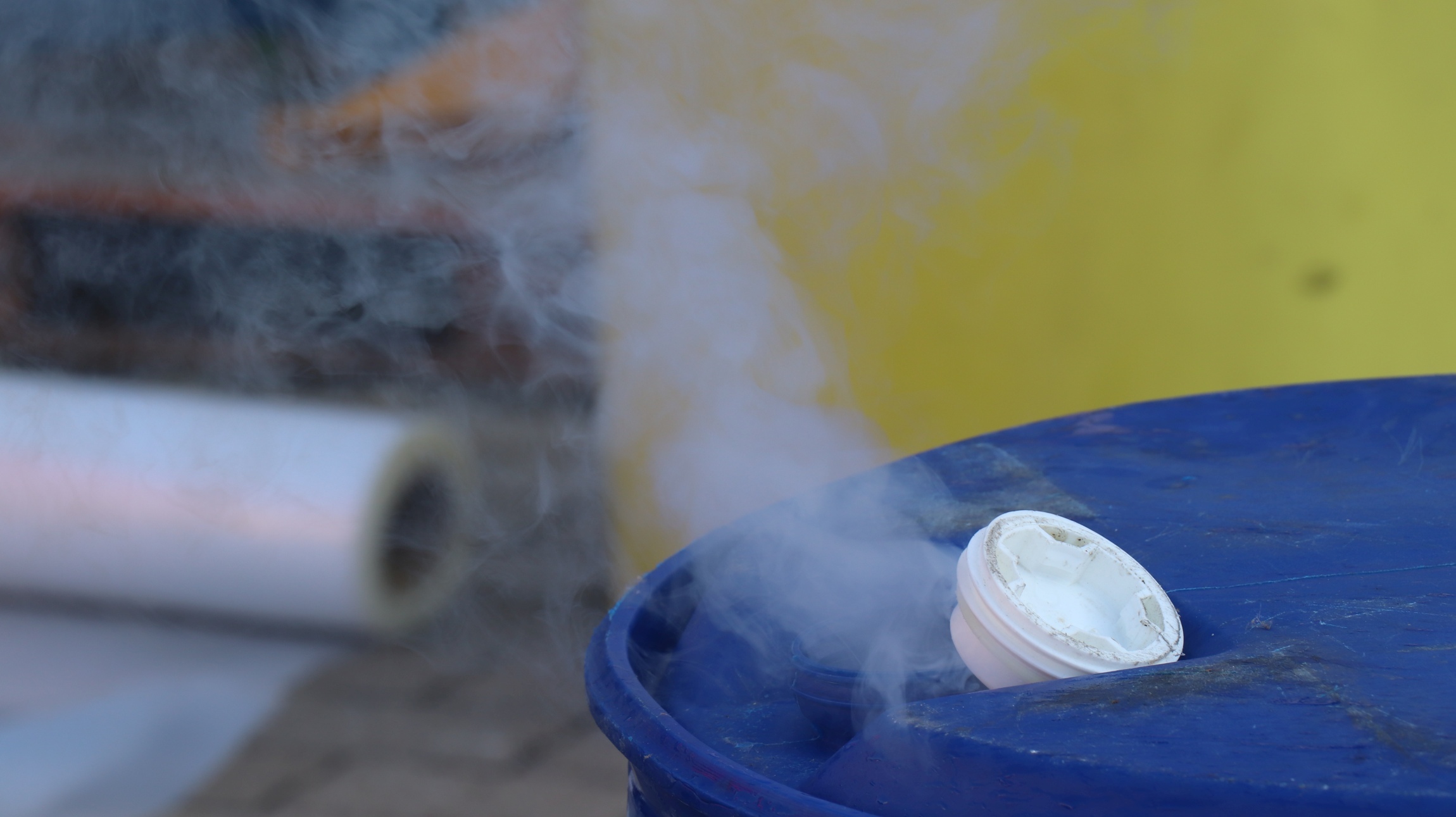 Qualm aus einer Tonne