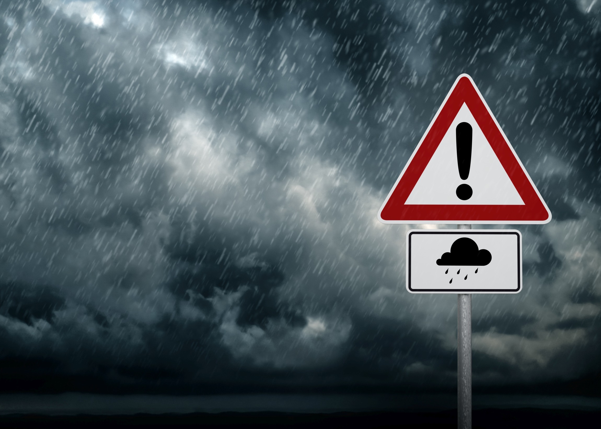 Caution - Heavy Rain Schild mit Unwetterwarnung