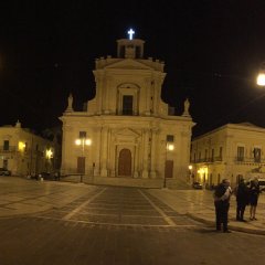 Kirche bei Nacht