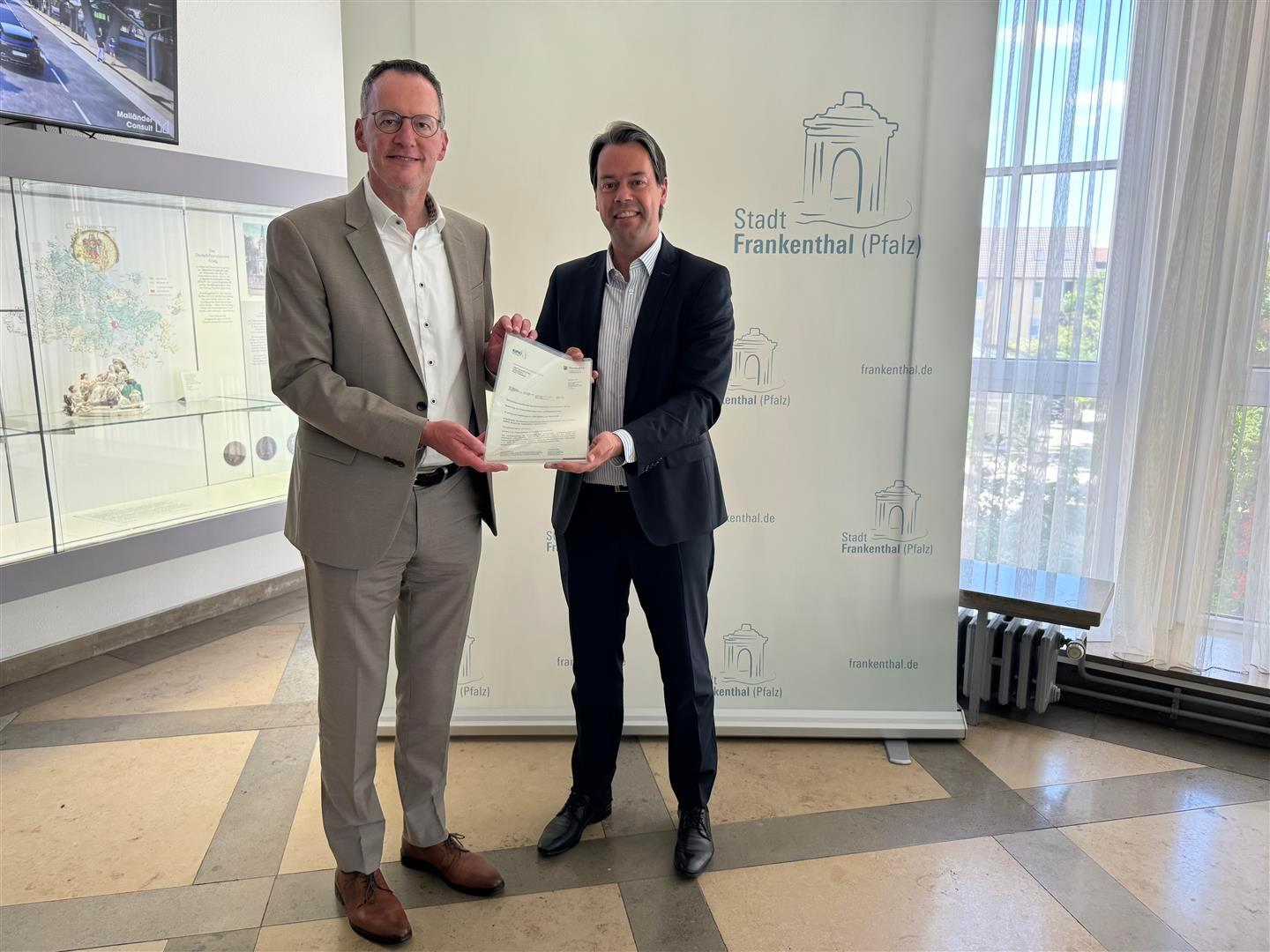 Minister Ebling und OB Meyer